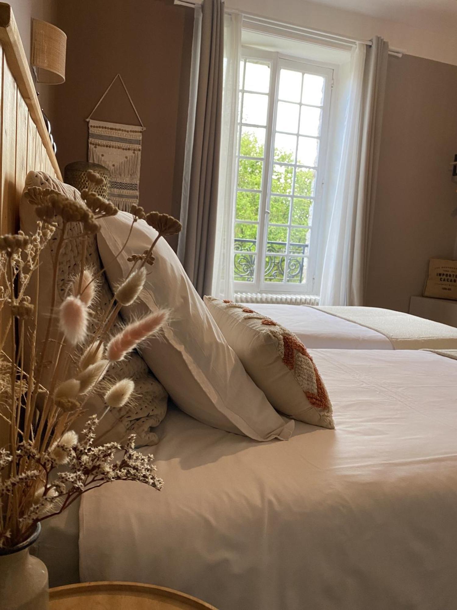 เลอ 14 แซ็งมิเชล Bed & Breakfast โฌสแล็ง ภายนอก รูปภาพ