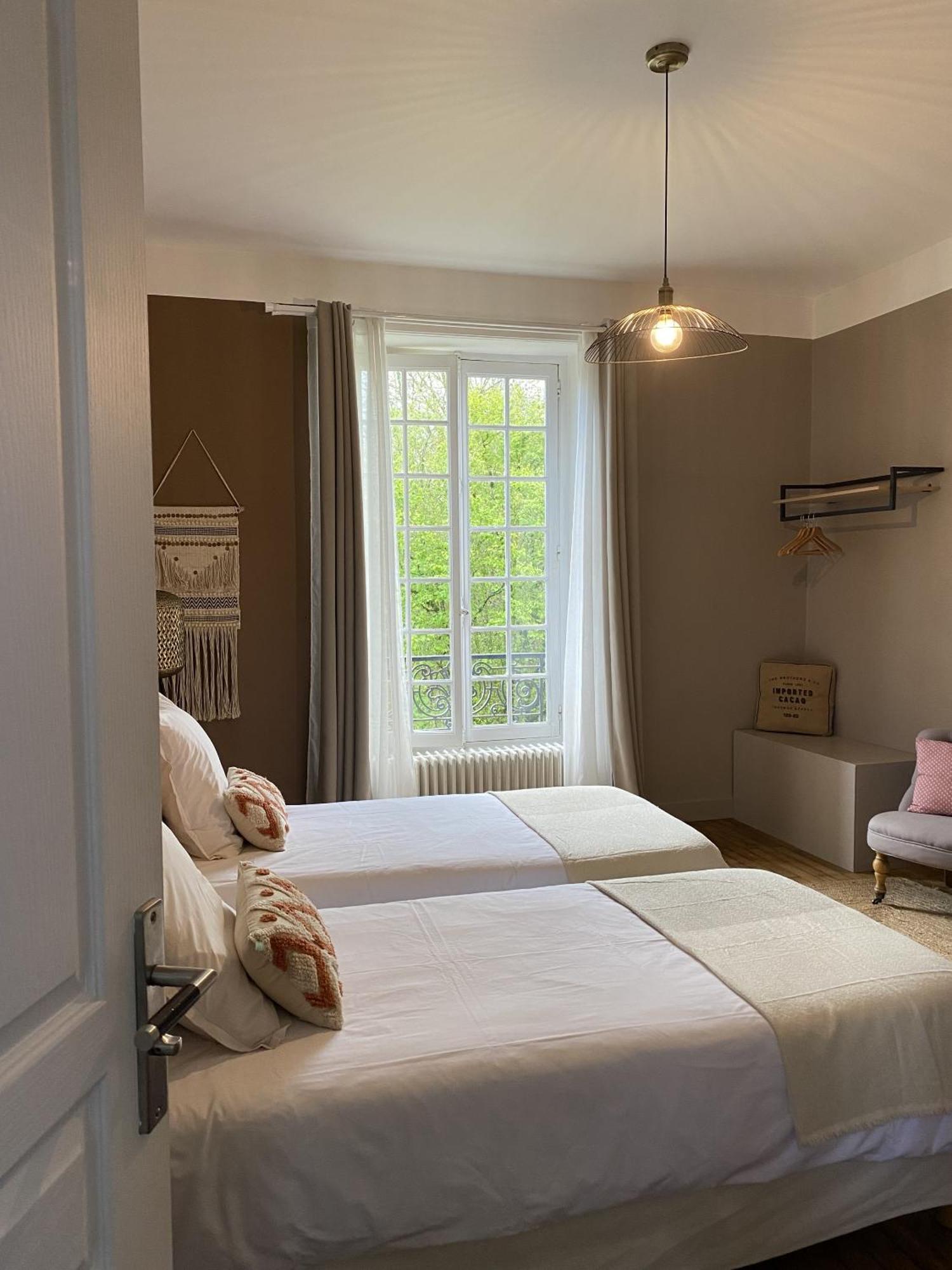 เลอ 14 แซ็งมิเชล Bed & Breakfast โฌสแล็ง ภายนอก รูปภาพ