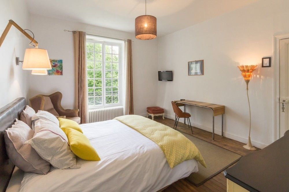 เลอ 14 แซ็งมิเชล Bed & Breakfast โฌสแล็ง ภายนอก รูปภาพ