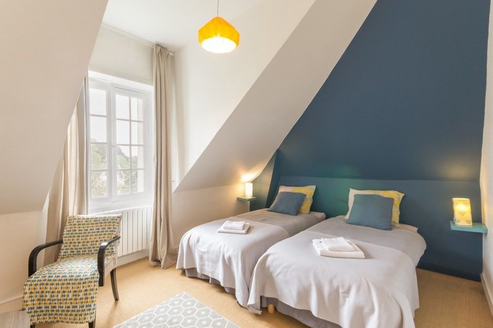 เลอ 14 แซ็งมิเชล Bed & Breakfast โฌสแล็ง ภายนอก รูปภาพ
