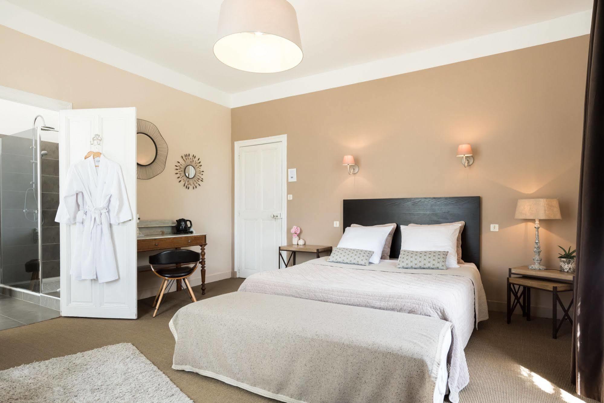 เลอ 14 แซ็งมิเชล Bed & Breakfast โฌสแล็ง ภายนอก รูปภาพ