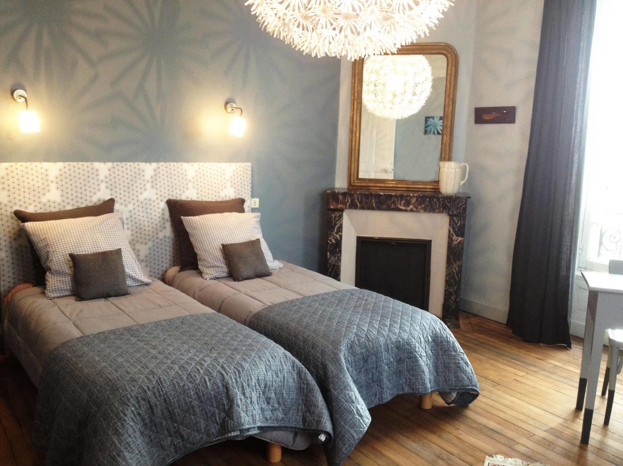 เลอ 14 แซ็งมิเชล Bed & Breakfast โฌสแล็ง ภายนอก รูปภาพ