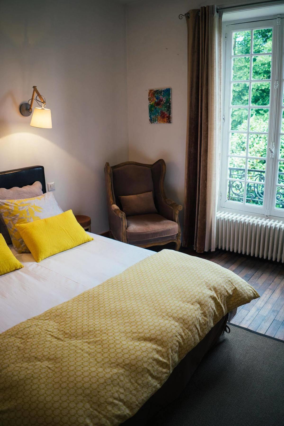 เลอ 14 แซ็งมิเชล Bed & Breakfast โฌสแล็ง ภายนอก รูปภาพ